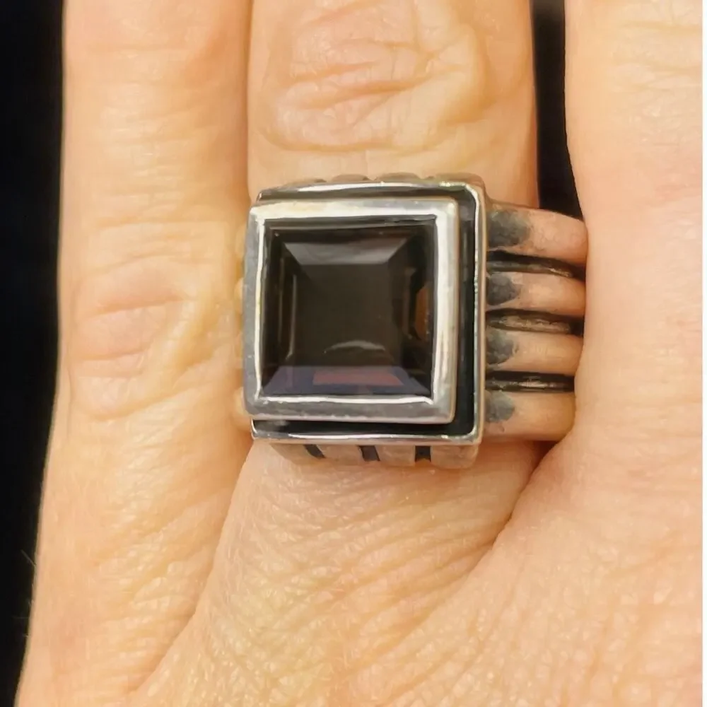 EUC - Retired Silpada Smokey Quartz Ribbed Band Sterling Silver Ring